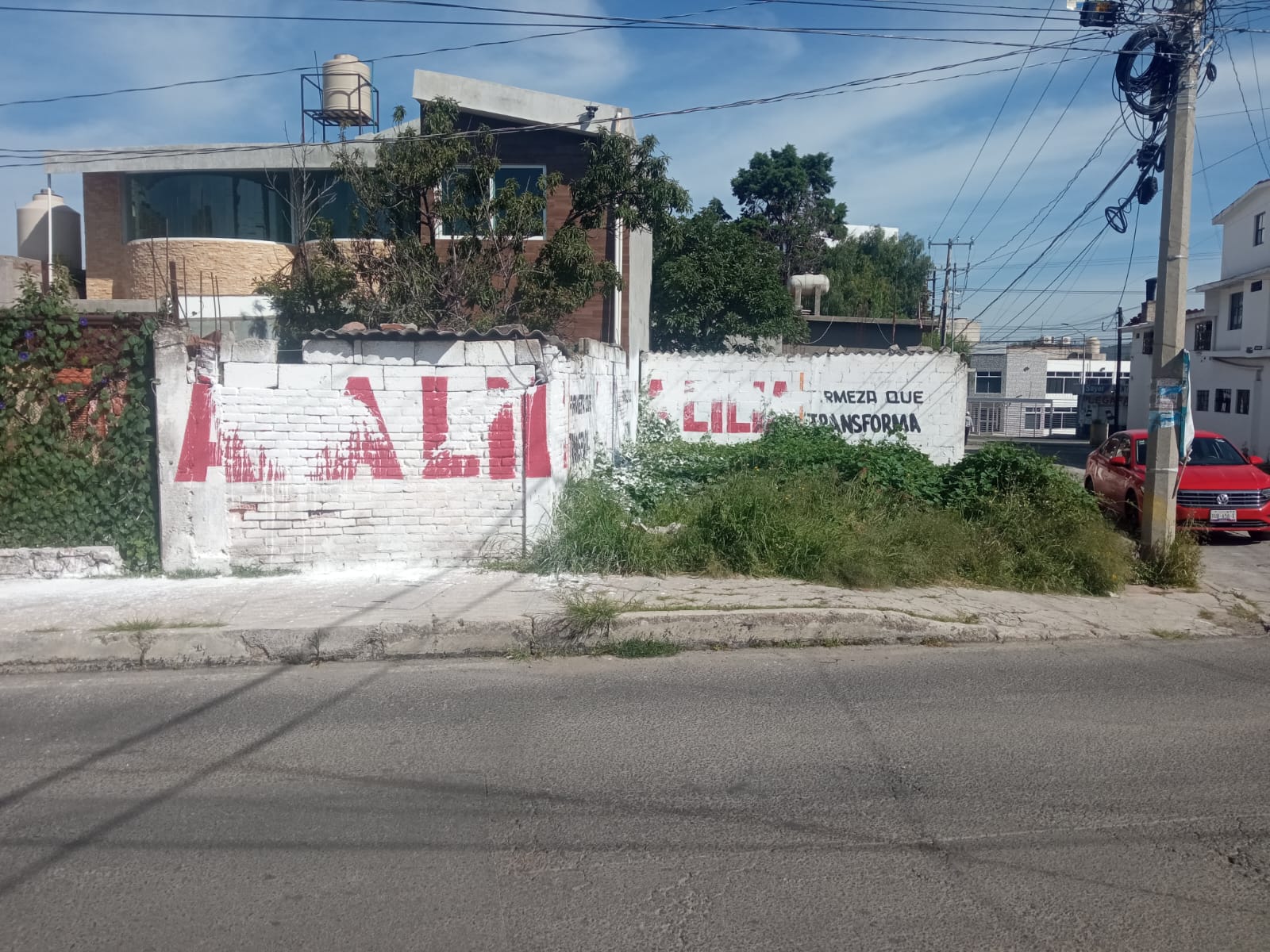 Denuncian vandalismo contra bardas de apoyo a Ana Lilia Rivera en diversos municipios de Tlaxcala